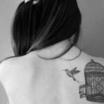 Tatuagem-feminina-nas-costas-1